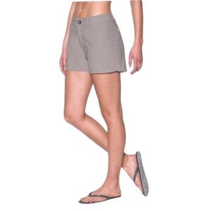 NWOT UNDER AMOUR Grey Fitted Heat Gear Storm1 Women's Shorts Size 10
